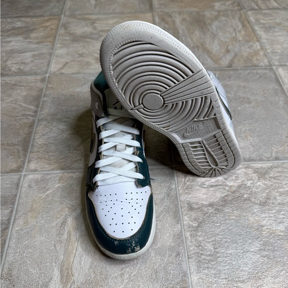 Air Jordan 1 Mid Oxidized Green GS Shoe Size 5.5Y Green FQ8088-103 Preowned - Picture 6 of 8